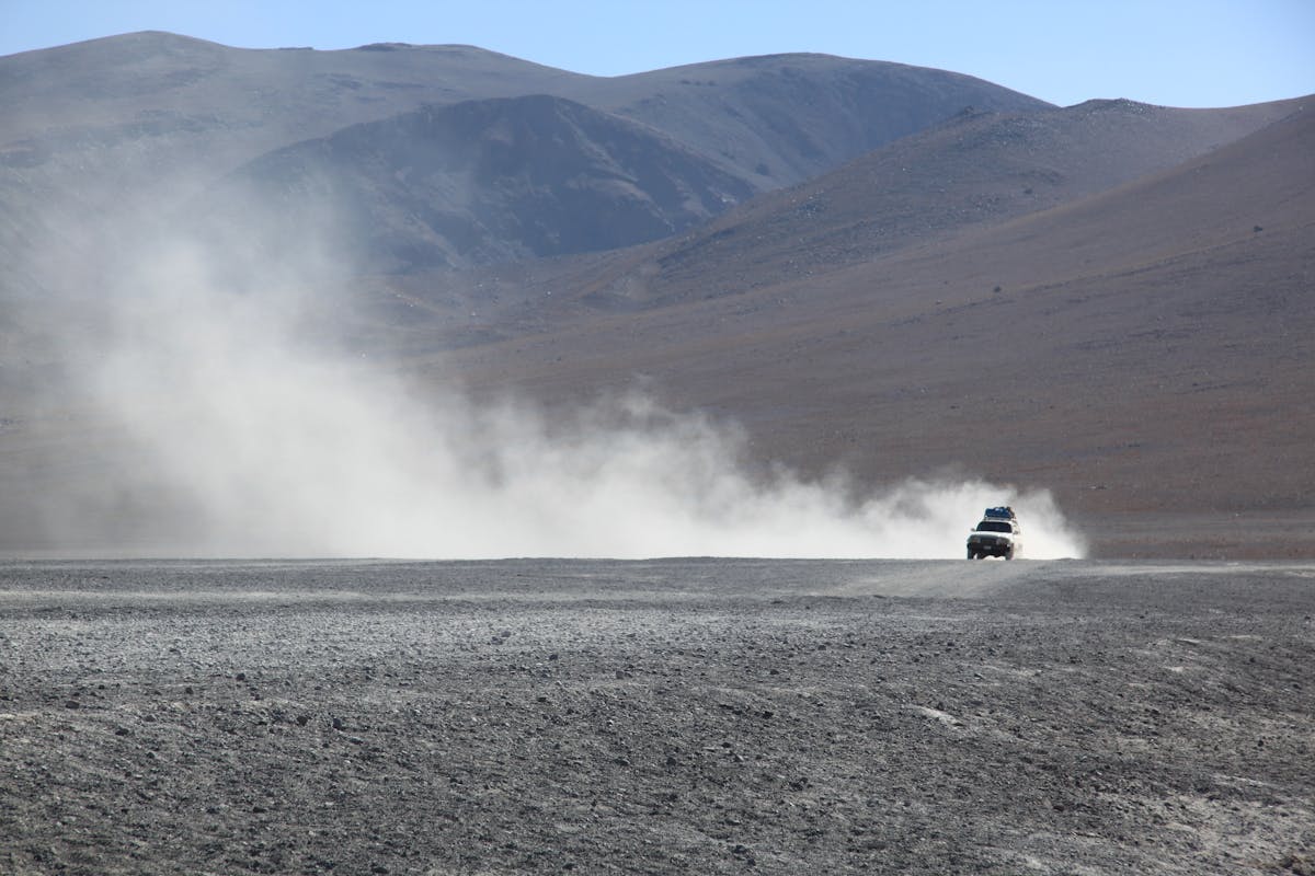 4x4 kicking up dust on an off-road trail